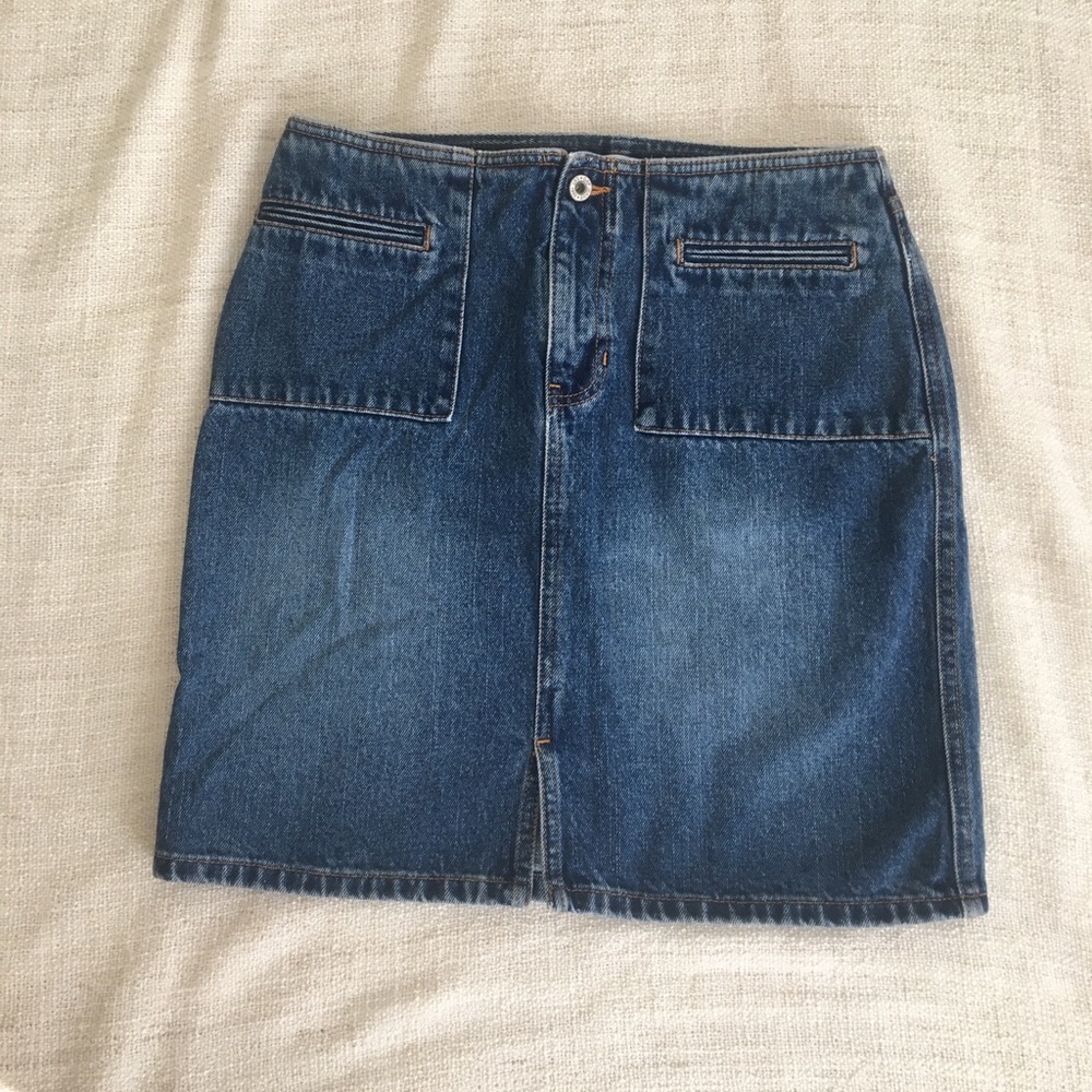 EUC Classic Vintage Gap size 4 Denim skirt!